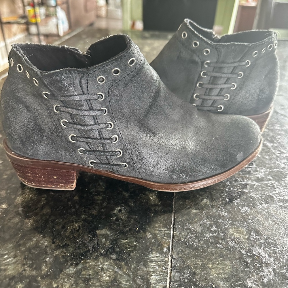 Women’s Minnetonka Black/Charcoal Suede Ankle Booties